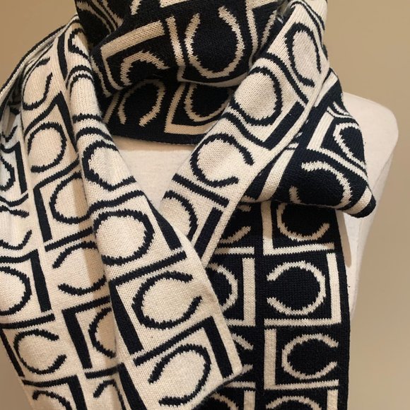 Liz Claiborne Black and white reversible scarf - Picture 2 of 3
